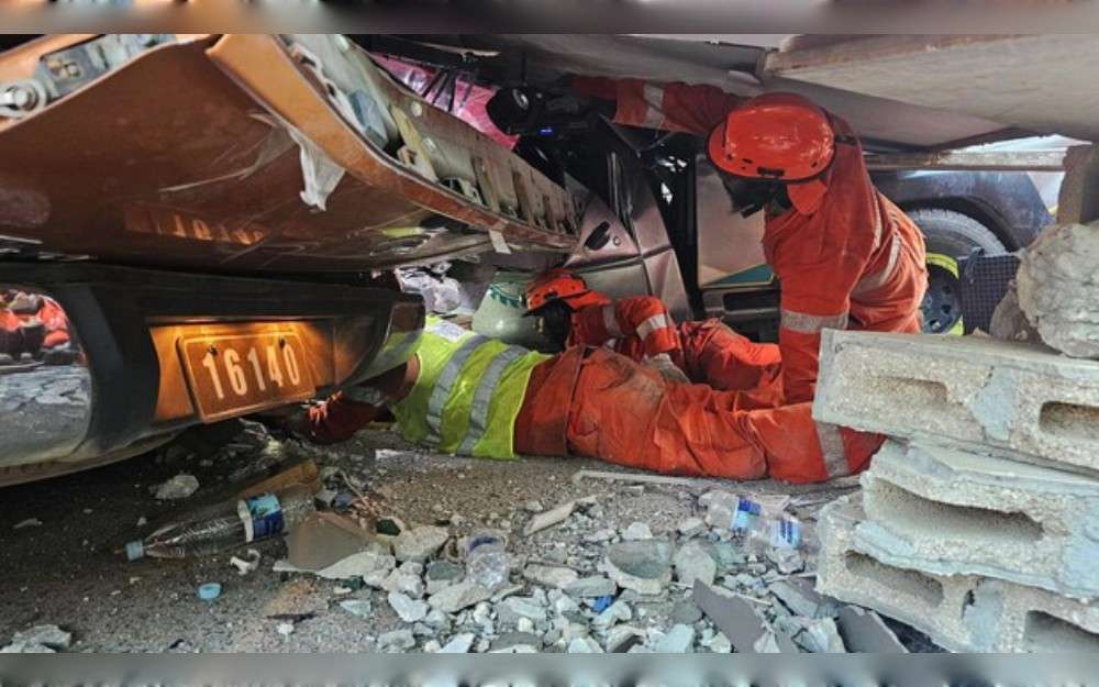 Paramedic teams from ProMedical Vanuatu treat victims of the earthquake in Port Vila, pictured on Dec.17, 2024.