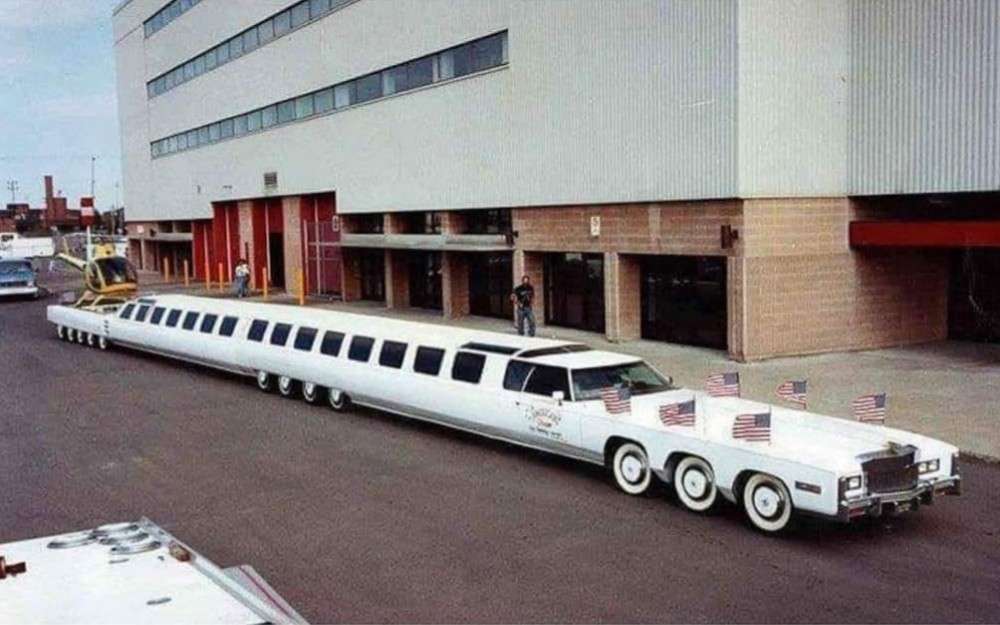 .According to Guinness World Records, the American Dream is the longest limousine in the world. Given its height of 100 feet and 1.5 inches,this enormous Cadillac, which weighs over 25,000 pounds and has a helipad, was restored at all is even more amazing.