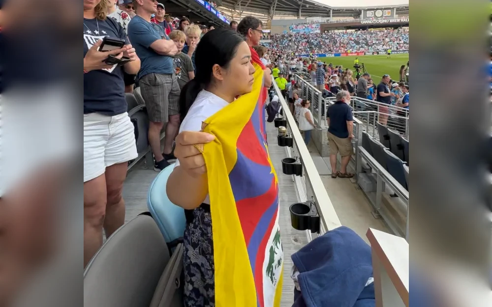 Tibetan activists protested for a “Free Tibet” during a women’s soccer friendly between the United States and China at the weekend — and won the support of other spectators who booed when they were briefly evicted from their seats by security.