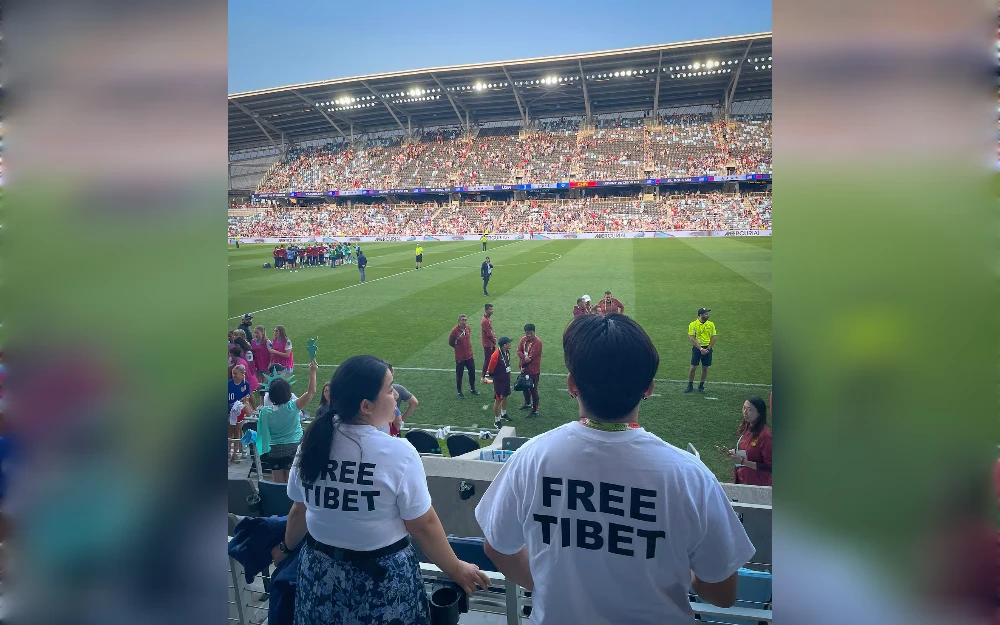 Tibetan activists protested for a “Free Tibet” during a women’s soccer friendly between the United States and China at the weekend — and won the support of other spectators who booed when they were briefly evicted from their seats by security.