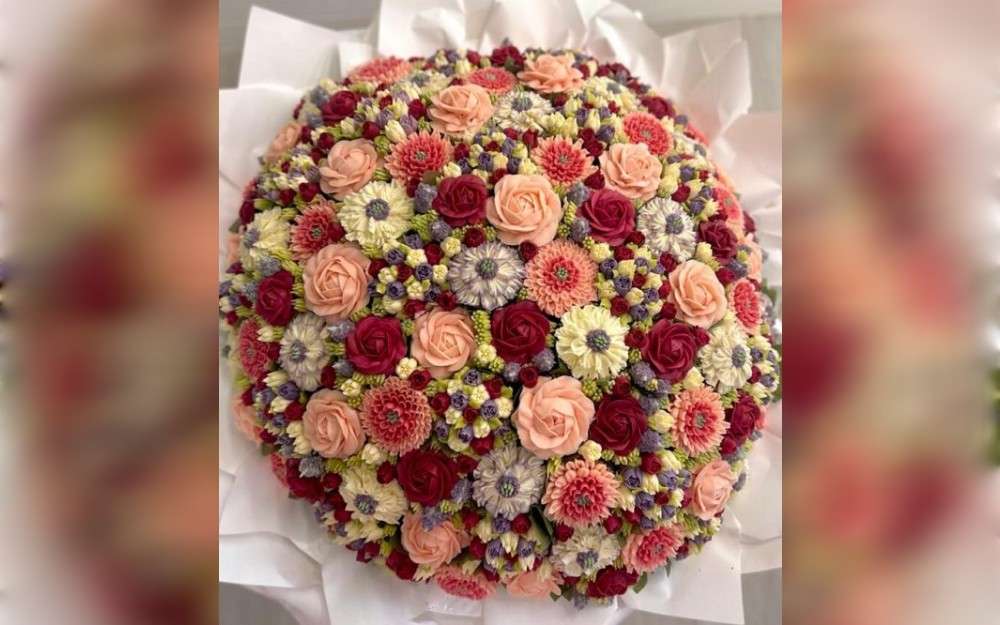 Beautiful cupcake bouquets for birthdays, weddings, and other special occasions are created by Sydney-based baker Macey Nemer, the creative force behind The Baked Bouquet. So stunning are the delectable arrangements that they nearly seem too delicious to eat.