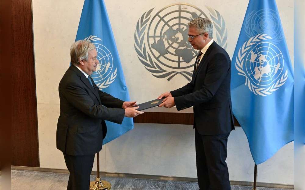 Ricklef Johannes Beutin, Permanent Representative of the Federal Republic of Germany to the United Nations, presents his credentials to United Nations Secretary-General António Guterres.