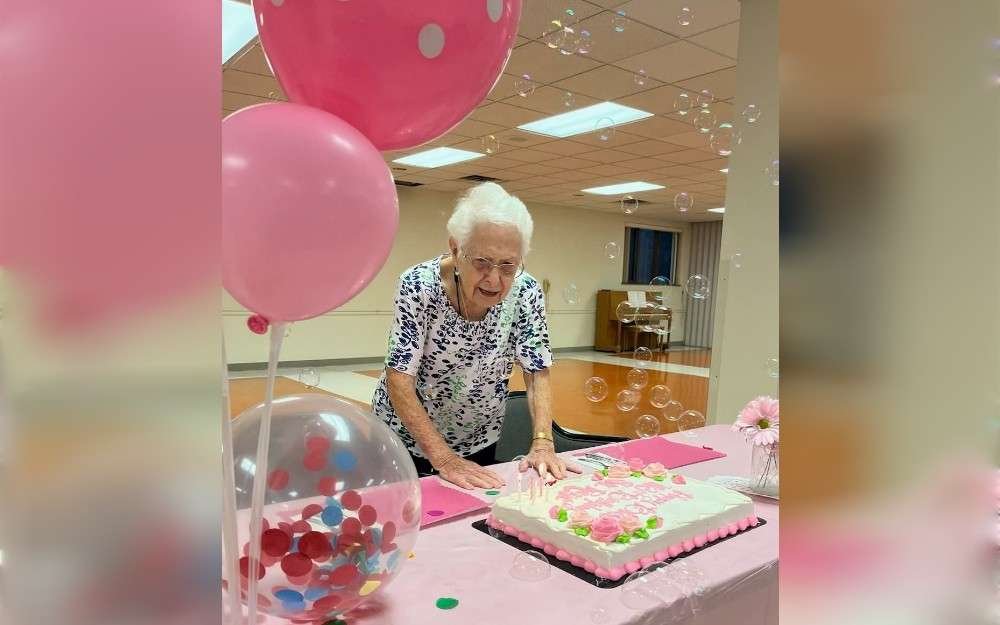 Sister René Parman turns 105 years old on September 21. She's playing golf to celebrate in Lowellville,Ohio,USA, just like she has done for decades. She is joined by her fellow Humility of Mary nuns.