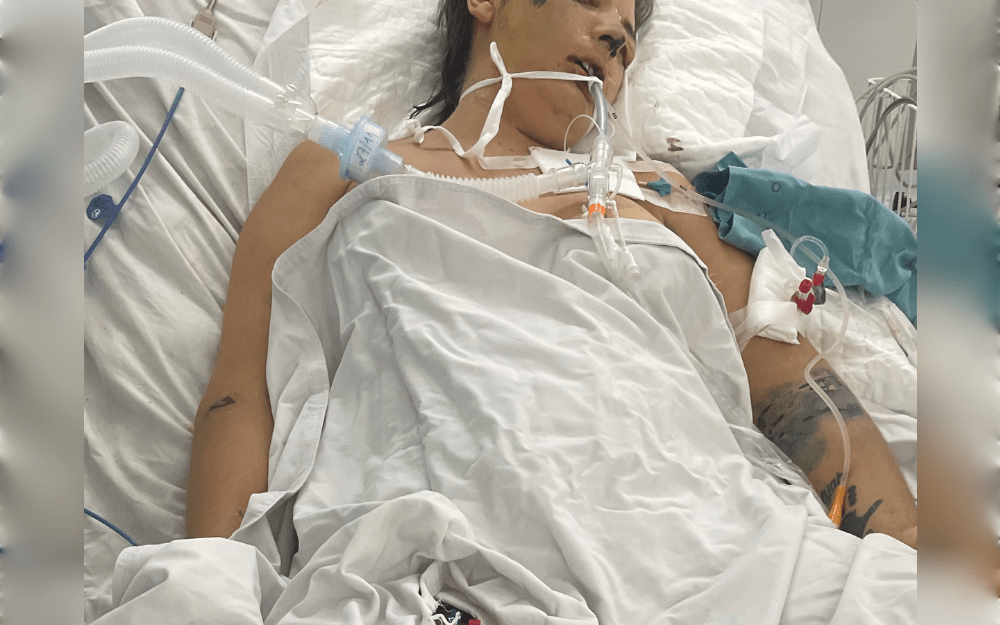 After a simple surgery went horribly wrong, putting her in an induced coma and on life support, an woman from Perth, Australia is battling for her life in a Vietnamese hospital.
