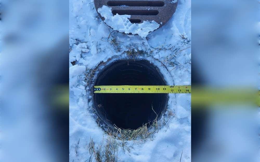 After responding to the call from Sand Creek Station on January 24, Newton Fire and EMS, Kansas, United States, posted a photo of the rescue on social media. While sledding on the closed golf course, the teenager became stuck in an exposed drainage pipe.