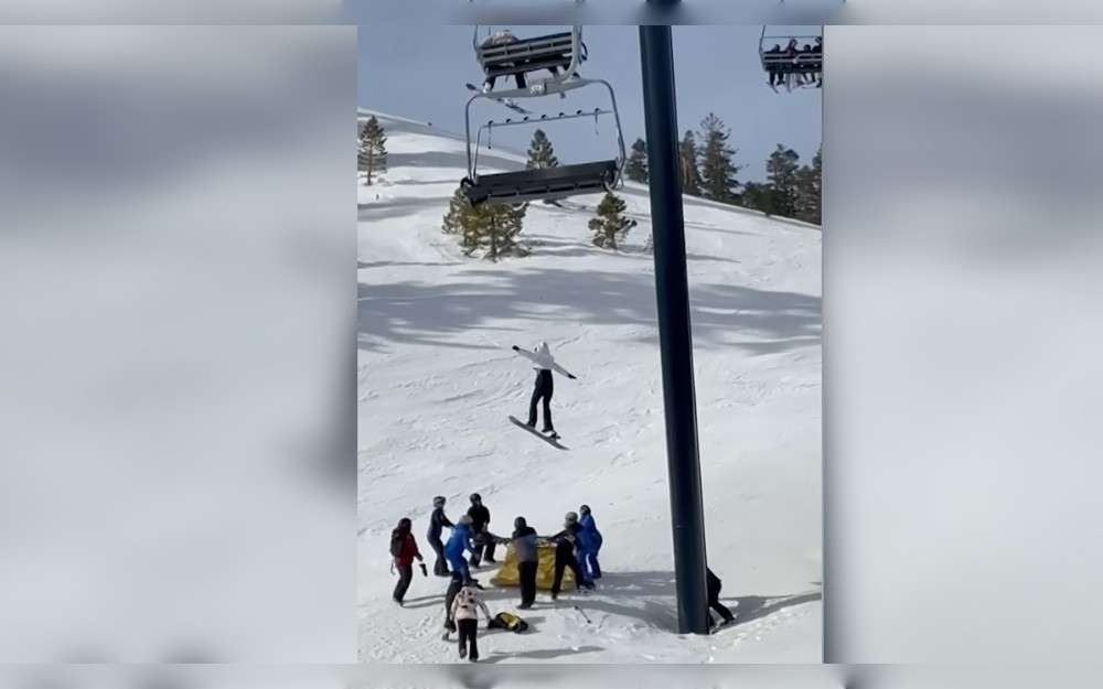 At the Mammoth Mountain Ski Area in eastern California, a young snowboarder was left hanging from a chairlift before falling to the ground.