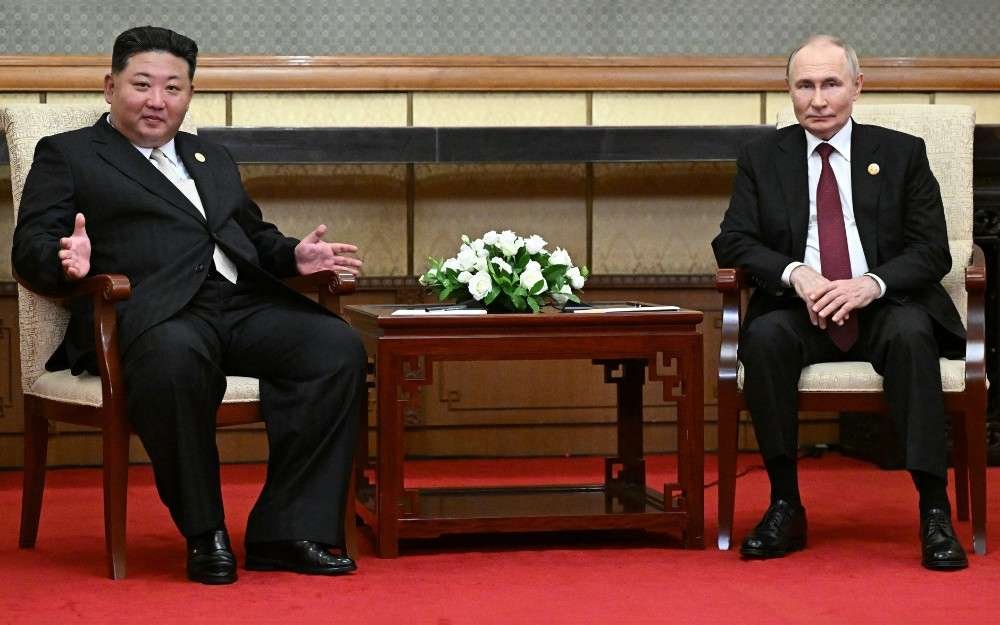 Satellite imagery has revealed that North Korea and Russia are scrambling to complete a new high-capacity road bridge across their Tumen River border, and experts told Radio Free Asia that the fervor for completing the project quickly is a sign of increased cooperation and warm relations between Pyongyang and Moscow.