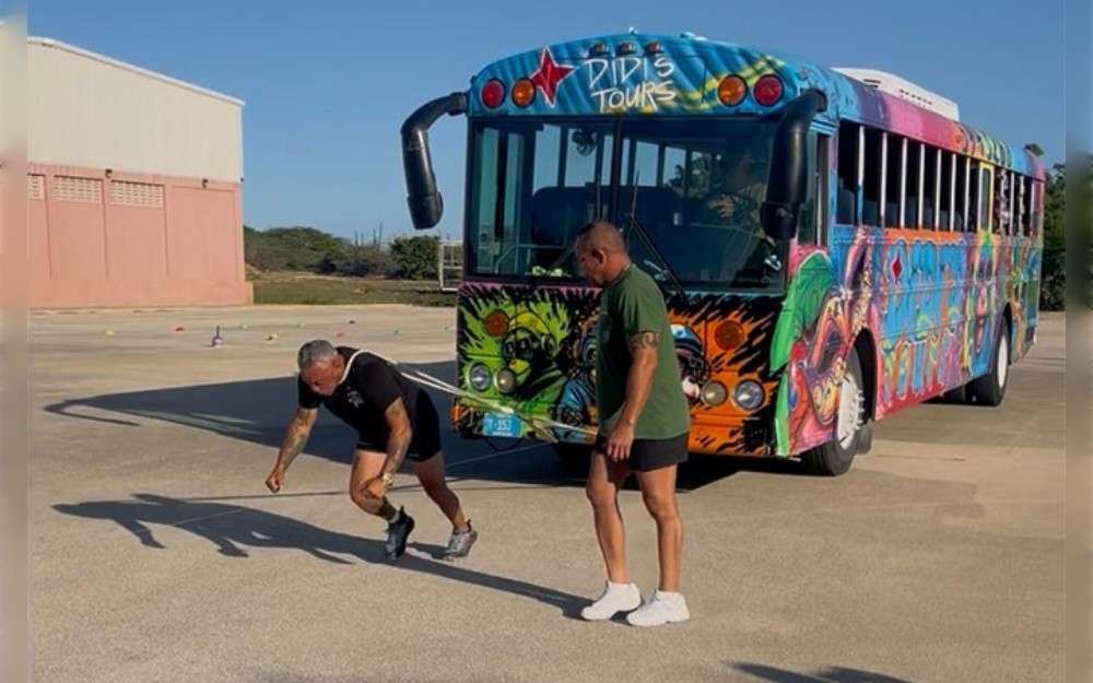 On January 9, a bus weighing 9,860 kg (21,737 lb) was carried over a 20-meter course by Aruba resident Egmond Molina, 49, broke the record for the largest vehicle hauled by the neck.