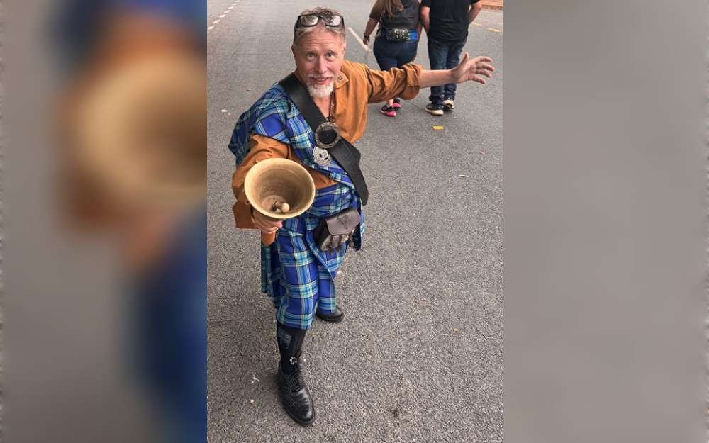 With a reading of 122.4 dB, Canberra, Australia resident Joseph McGrail-Bateup broke the record for the loudest shout by a single person (male).