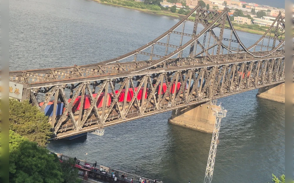 North Korea is close to completing a long-delayed new bridge to China, satellite imagery analyzed by Radio Free Asia shows.Experts said that once the new bridge connecting Dandong in China with Sinuiju in North Korea is complete, trade volume will more than double, relieving pressure on the aging Sino-Korean Friendship Bridge.