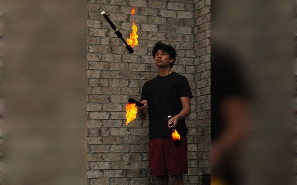 With an impressive time of 7 minutes and 20.77 seconds, 15-year-old Arnav Rathi (USA), a teenage juggling sensation of Indian descent, has set a new record for the longest period juggling three flaming torches. 